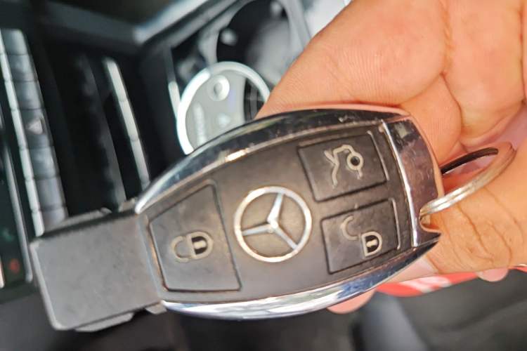 Used Mercedes-Benz E-Class 2015 Facelift E 200 L Sport Edition Vehicle Key