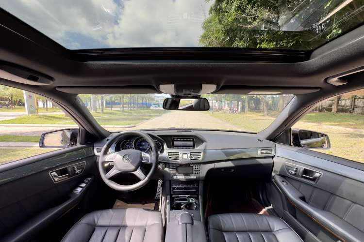Used Mercedes-Benz E-Class 2015 E 260 L Luxury Model Center Console