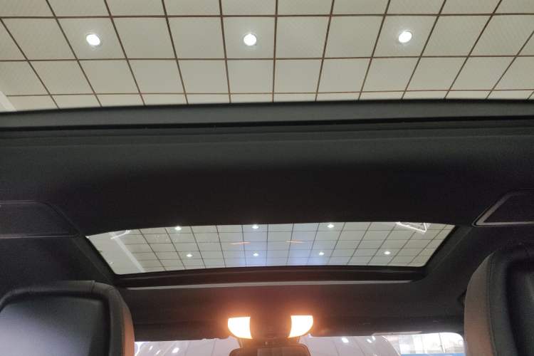 Used Mercedes-Benz E-Class 2015 E 260 L Luxury Model Headliner