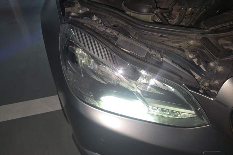 Used Mercedes-Benz E-Class 2015 E 260 L Sport Edition Right Front Headlight