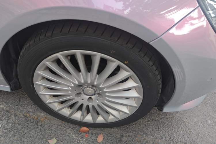 Used Mercedes-Benz E-Class 2015 Revised E 260 L Right Front Wheel Hub