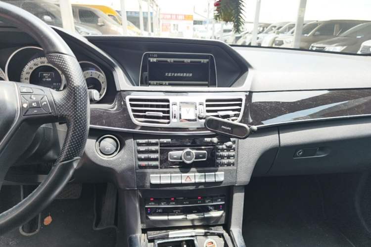 Used Mercedes-Benz E-Class 2015 E 260 L Sport Edition Audio And AC Panel