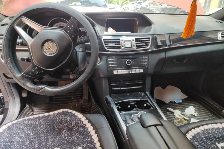 Used Mercedes-Benz E-Class 2015 Facelift E 200 L Sport Edition Center Console
