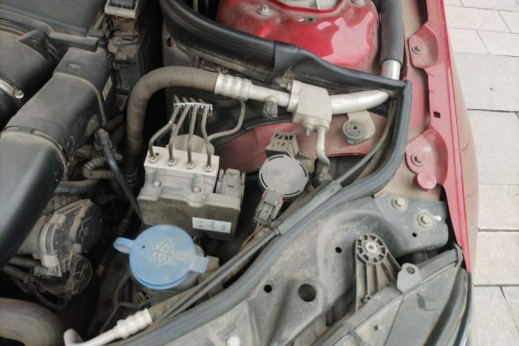 Used Mercedes-Benz E-Class 2015 E 260 L Sport Edition Engine Bay Left