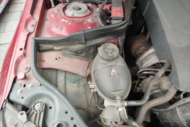 Used Mercedes-Benz E-Class 2015 E 260 L Sport Edition Engine Bay Right