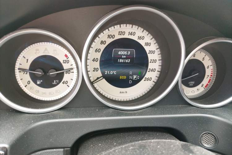Used Mercedes-Benz E-Class 2015 E 260 L Sport Edition Odometer Close Up
