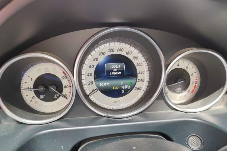 Used Mercedes-Benz E-Class 2015 Facelift E 200 L Sport Edition Odometer Close Up