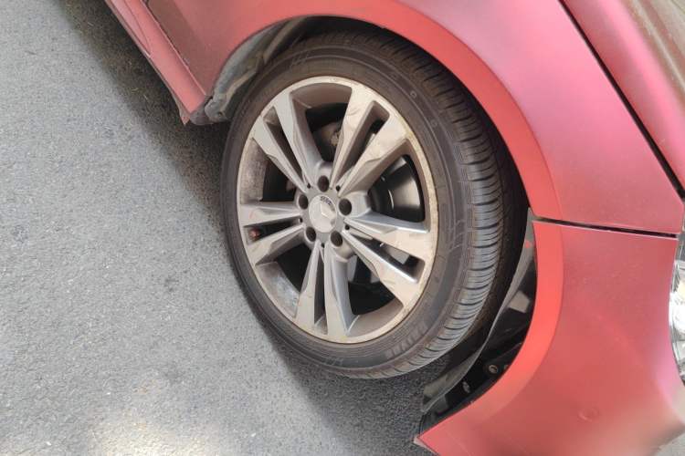 Used Mercedes-Benz E-Class 2015 Facelift E 200 L Sport Edition Right Front Wheel Hub