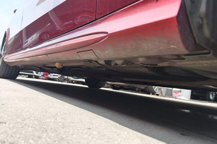 Used Mercedes-Benz E-Class 2015 E 260 L Sport Edition Right Side Sill
