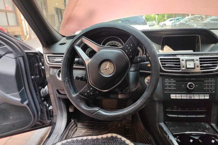 Used Mercedes-Benz E-Class 2015 Facelift E 200 L Sport Edition Steering Wheel