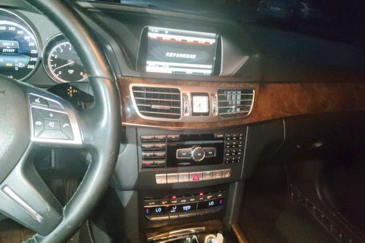 Used Mercedes-Benz E-Class 2015 E 320 L Audio And AC Panel