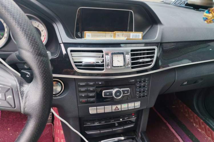 Used Mercedes-Benz E-Class 2015 E 260 L Sport & Fashion Model Audio And AC Panel