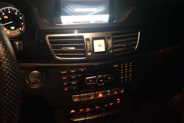 Used Mercedes-Benz E-Class 2015 E 260 L Sport & Fashion Model Audio And AC Panel