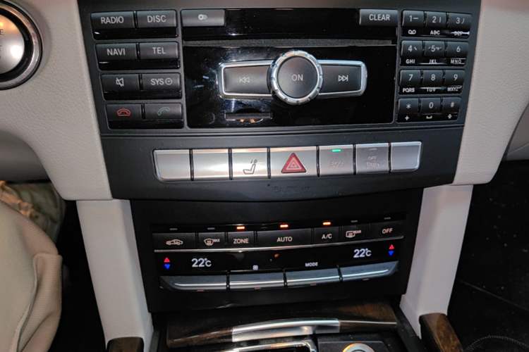 Used Mercedes-Benz E-Class 2015 E 260 L Audio And AC Panel