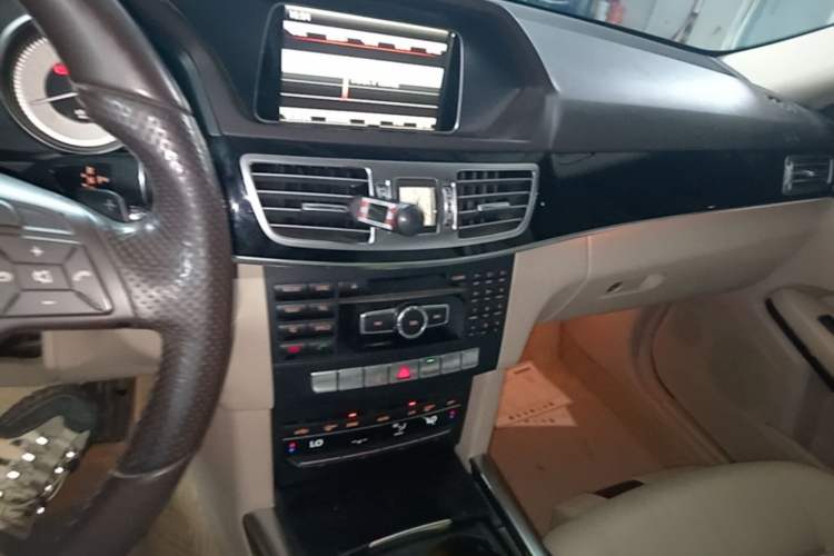 Used Mercedes-Benz E-Class 2015 E 180 L Sport Edition Audio And AC Panel
