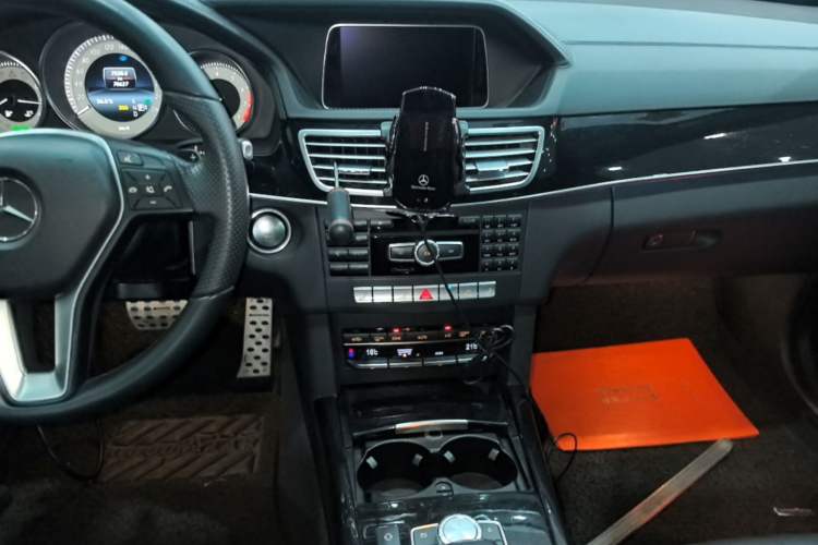 Used Mercedes-Benz E-Class 2015 E 320 L Sport 4MATIC Audio And AC Panel