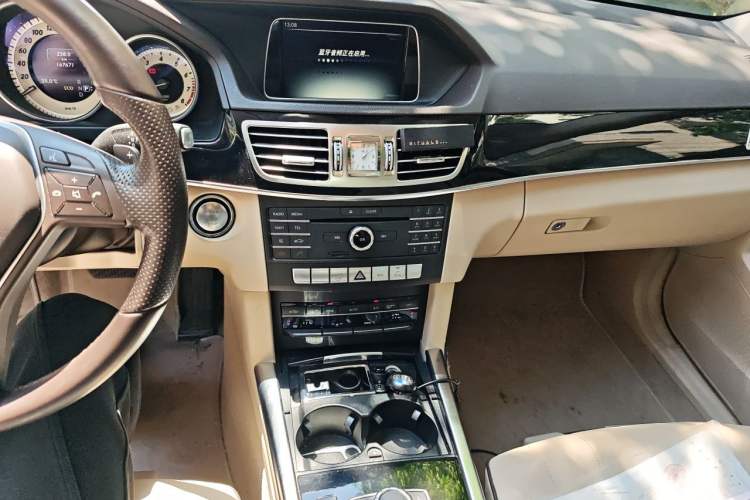 Used Mercedes-Benz E-Class 2015 E 260 L Sport Edition Audio And AC Panel