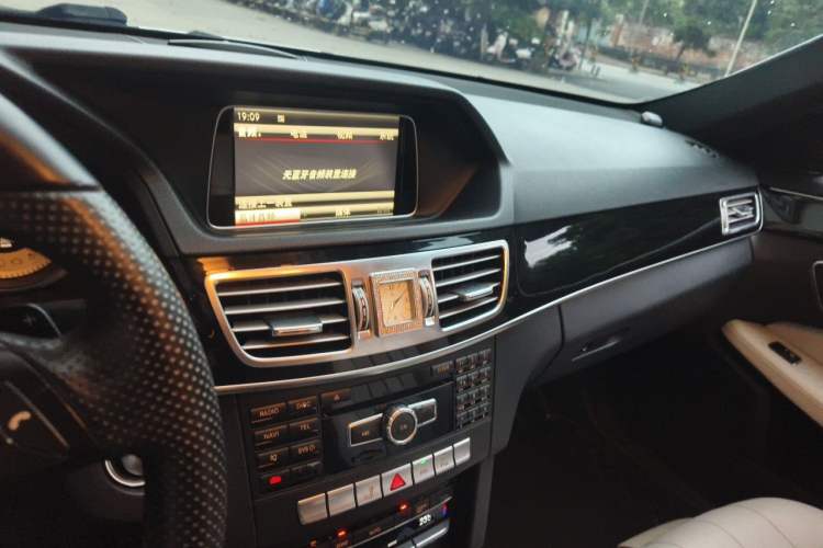 Used Mercedes-Benz E-Class 2015 E 260 L Sport Edition Audio And AC Panel