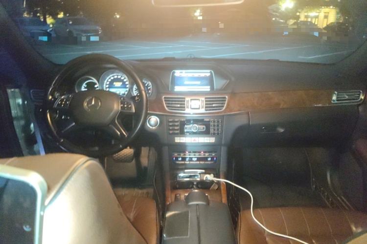 Used Mercedes-Benz E-Class 2015 E 320 L Center Console