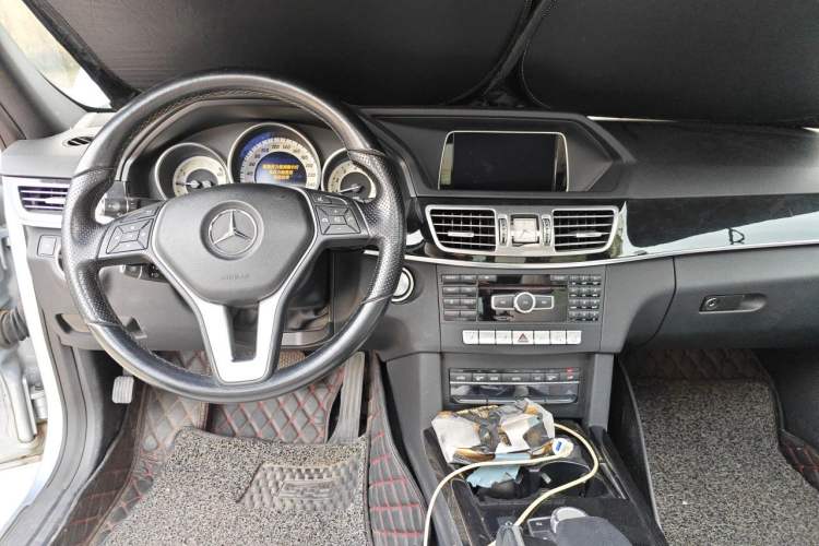Used Mercedes-Benz E-Class 2015 E 260 L Sport & Fashion Model Center Console
