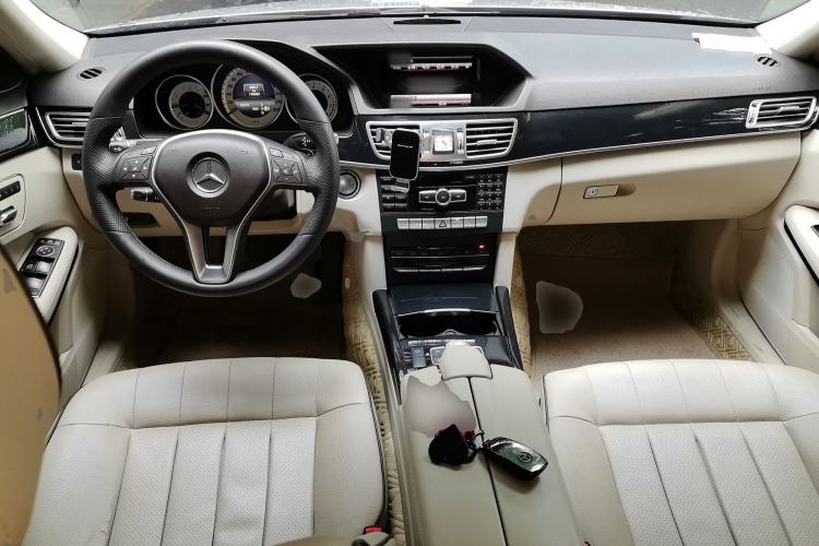 Used Mercedes-Benz E-Class 2015 E 260 L Sport Edition Center Console