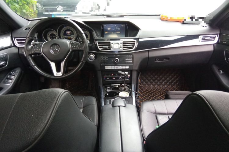 Used Mercedes-Benz E-Class 2015 Facelift E 200 L Sport Edition Center Console