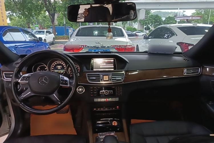 Used Mercedes-Benz E-Class 2015 E 200 L Center Console