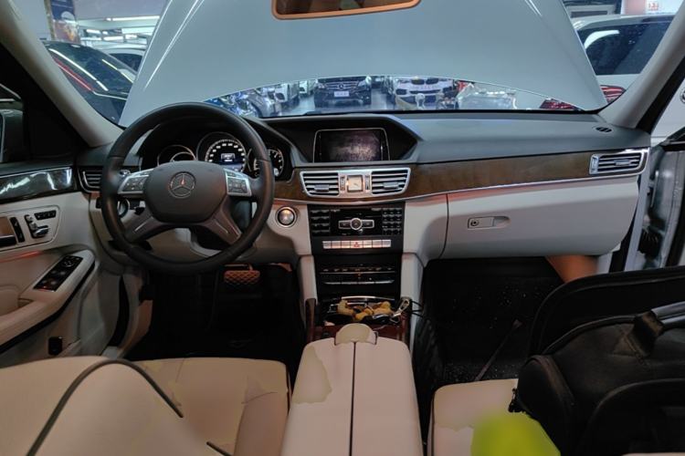 Used Mercedes-Benz E-Class 2015 E 260 L Center Console