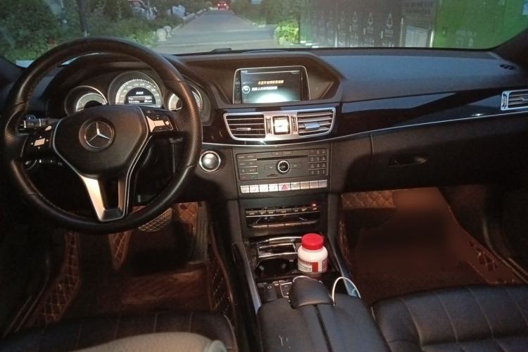Used Mercedes-Benz E-Class 2015 Facelift E 200 L Sport Edition Center Console