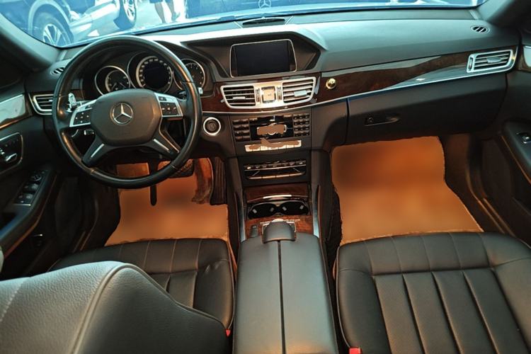 Used Mercedes-Benz E-Class 2015 E 200 L Center Console