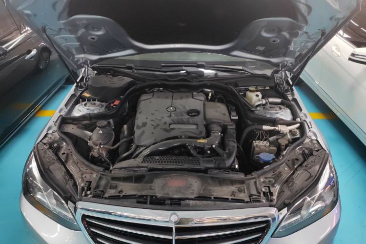 Used Mercedes-Benz E-Class 2015 Facelift E 200 L Engine Bay