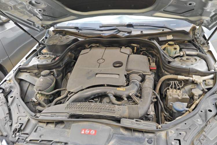 Used Mercedes-Benz E-Class 2015 E 260 L Sport & Fashion Model Engine Bay