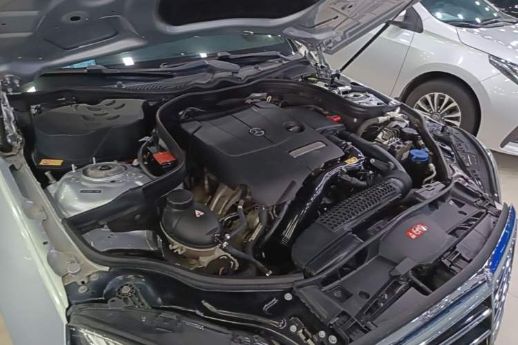 Used Mercedes-Benz E-Class 2015 E 200 L Engine Bay