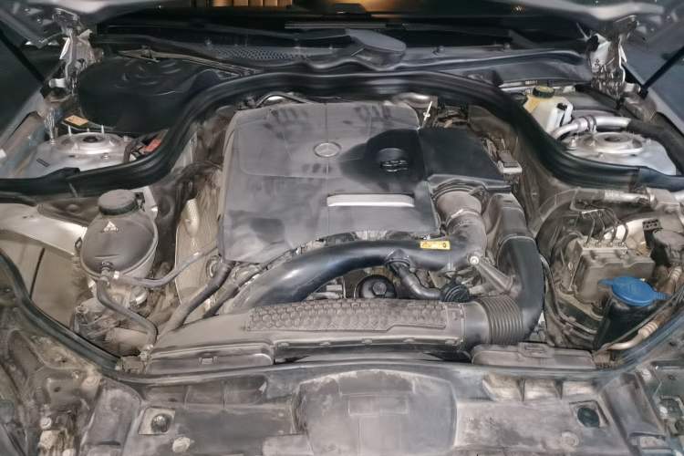 Used Mercedes-Benz E-Class 2015 E 260 L Sport & Fashion Model Engine Bay