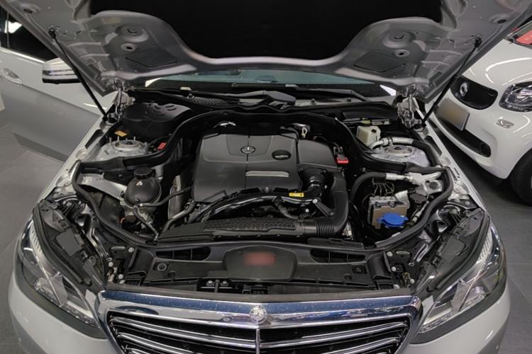 Used Mercedes-Benz E-Class 2015 E 260 L Engine Bay