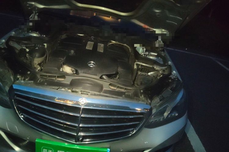 Used Mercedes-Benz E-Class 2015 E 320 L Engine Bay Left