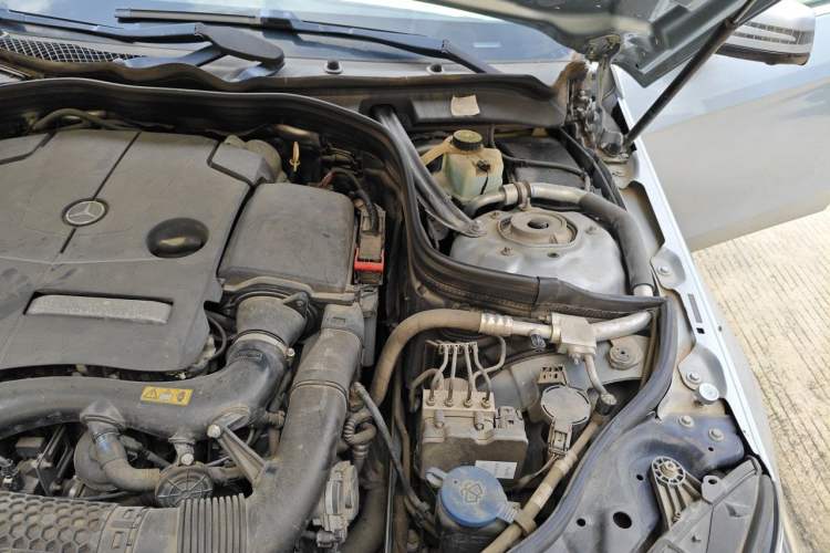 Used Mercedes-Benz E-Class 2015 E 260 L Sport & Fashion Model Engine Bay Left
