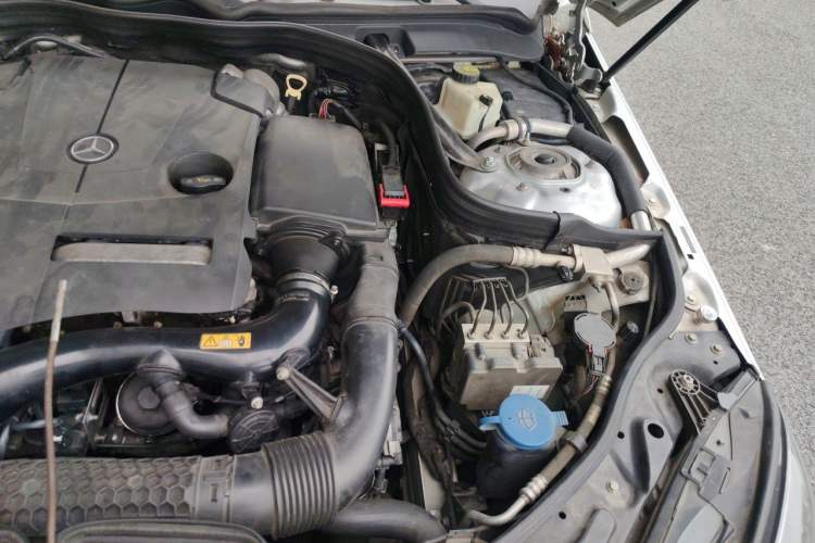 Used Mercedes-Benz E-Class 2015 E 260 L Sport & Fashion Model Engine Bay Left