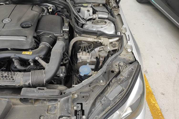 Used Mercedes-Benz E-Class 2015 E 180 L Sport Edition Engine Bay Left