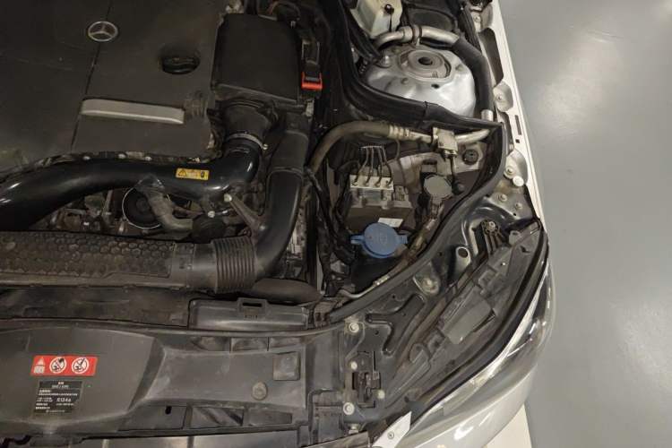 Used Mercedes-Benz E-Class 2015 E 200 L Engine Bay Left