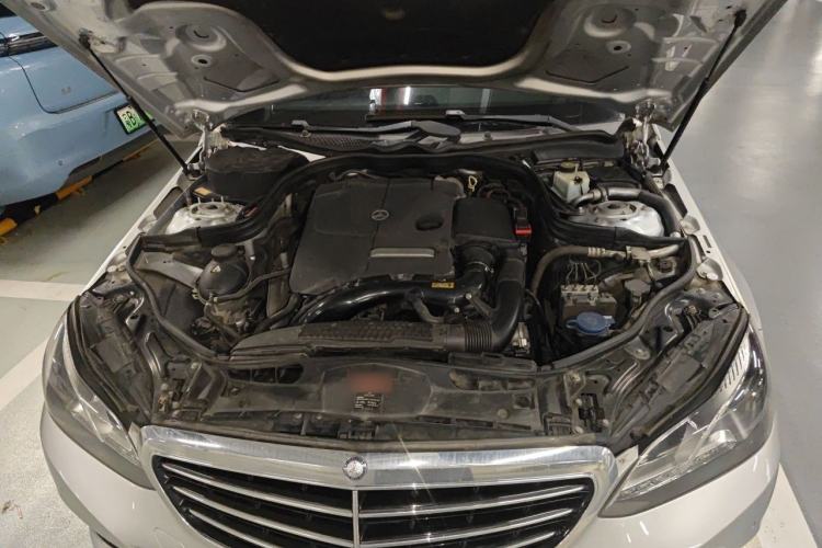 Used Mercedes-Benz E-Class 2015 E 200 L Engine Bay