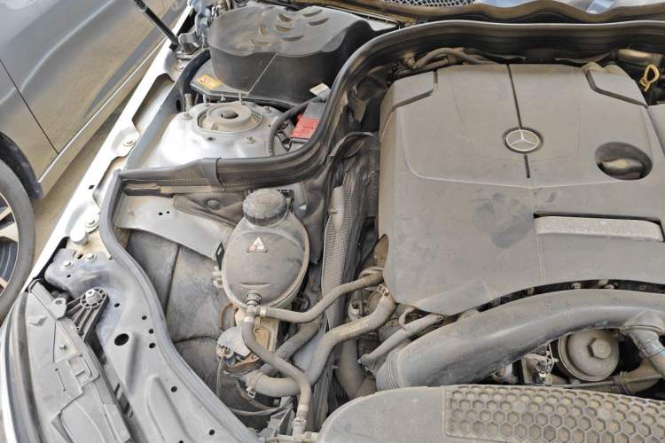 Used Mercedes-Benz E-Class 2015 E 260 L Sport & Fashion Model Engine Bay Right