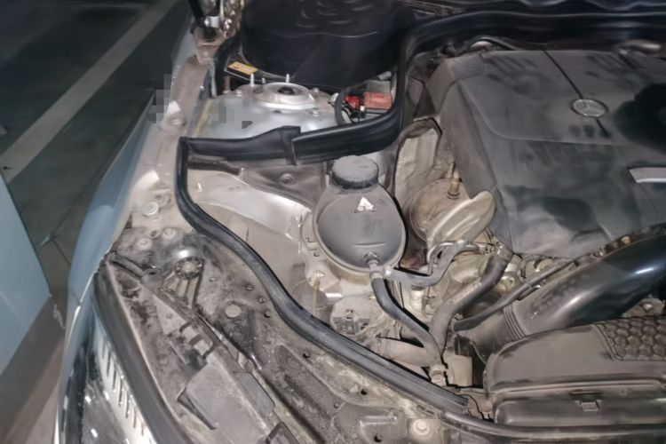 Used Mercedes-Benz E-Class 2015 E 260 L Sport & Fashion Model Engine Bay Right
