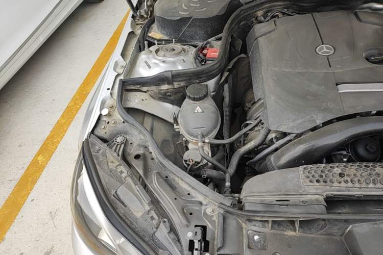Used Mercedes-Benz E-Class 2015 E 180 L Sport Edition Engine Bay Right