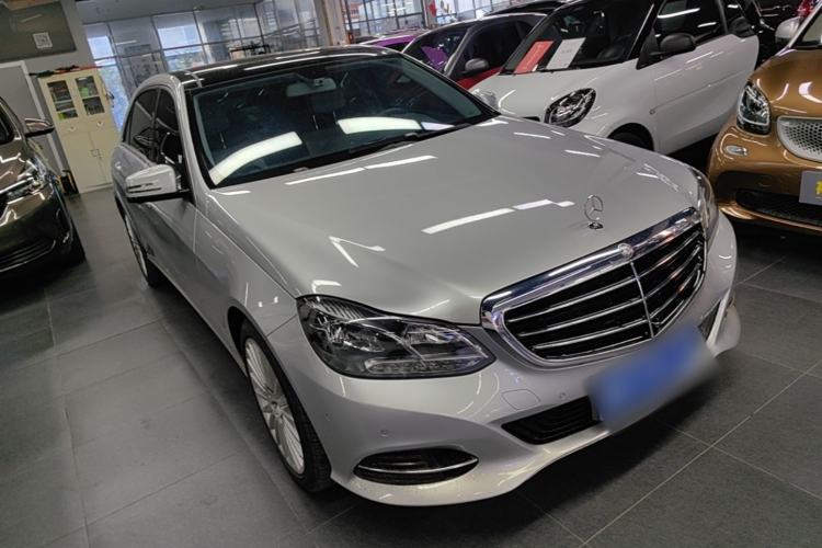 Used Mercedes-Benz E-Class 2015 E 260 L Front Right 45 Deg