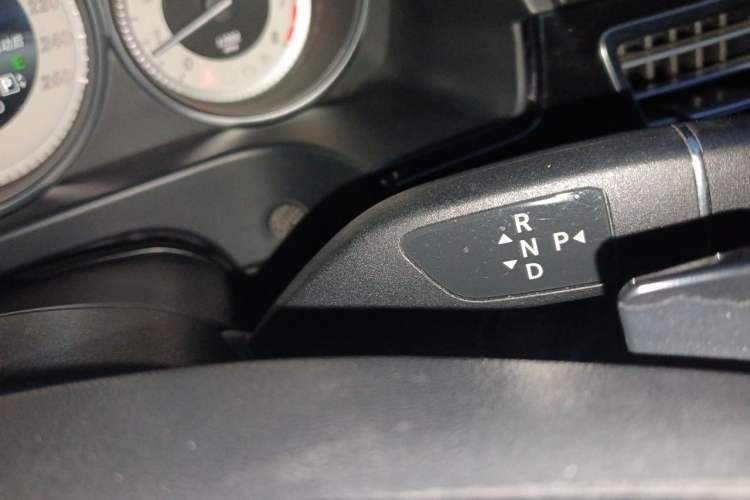 Used Mercedes-Benz E-Class 2015 Facelift E 200 L Sport Edition Gear Lever