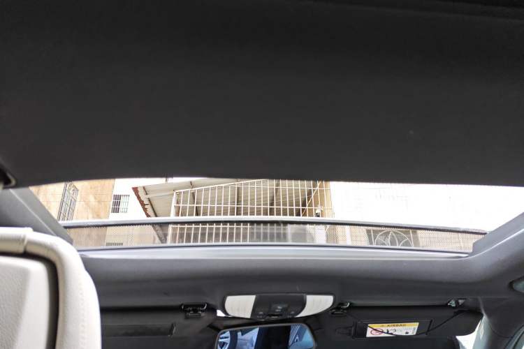 Used Mercedes-Benz E-Class 2015 E 260 L Sport & Fashion Model Headliner
