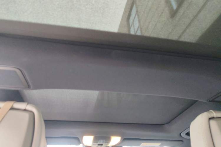 Used Mercedes-Benz E-Class 2015 E 260 L Sport & Fashion Model Headliner
