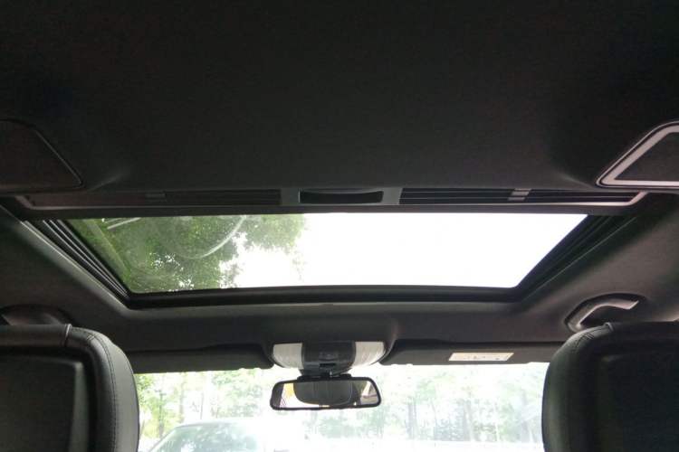 Used Mercedes-Benz E-Class 2015 Facelift E 200 L Sport Edition Headliner