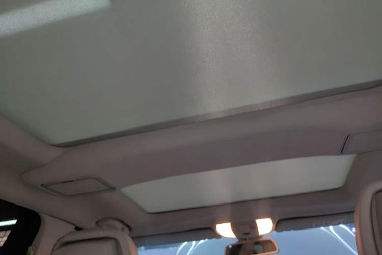 Used Mercedes-Benz E-Class 2015 E 260 L Headliner